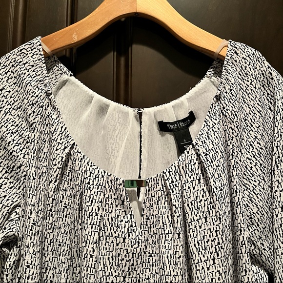 NWT White House Black Market 3/4 Sleeve Keyhole Painted Texture Blouse size S - Picture 6 of 11